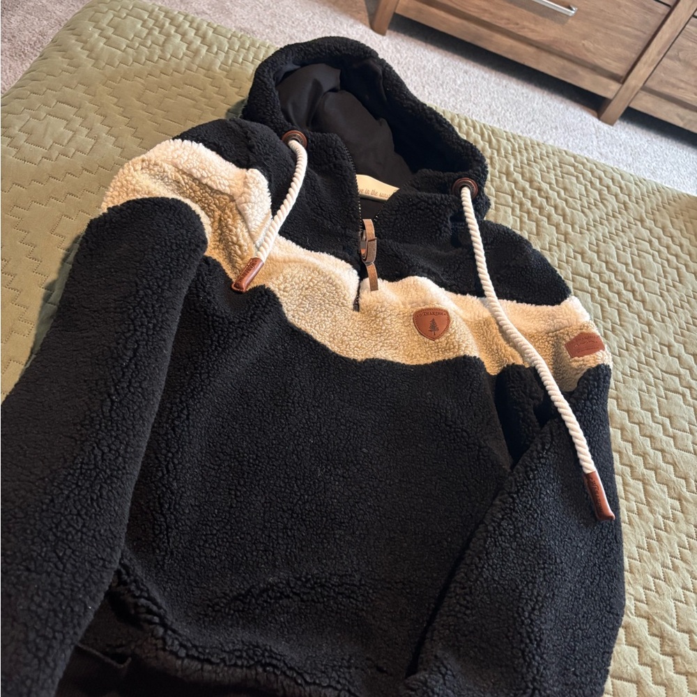 Wanakome Black and Cream Hooded Jacket